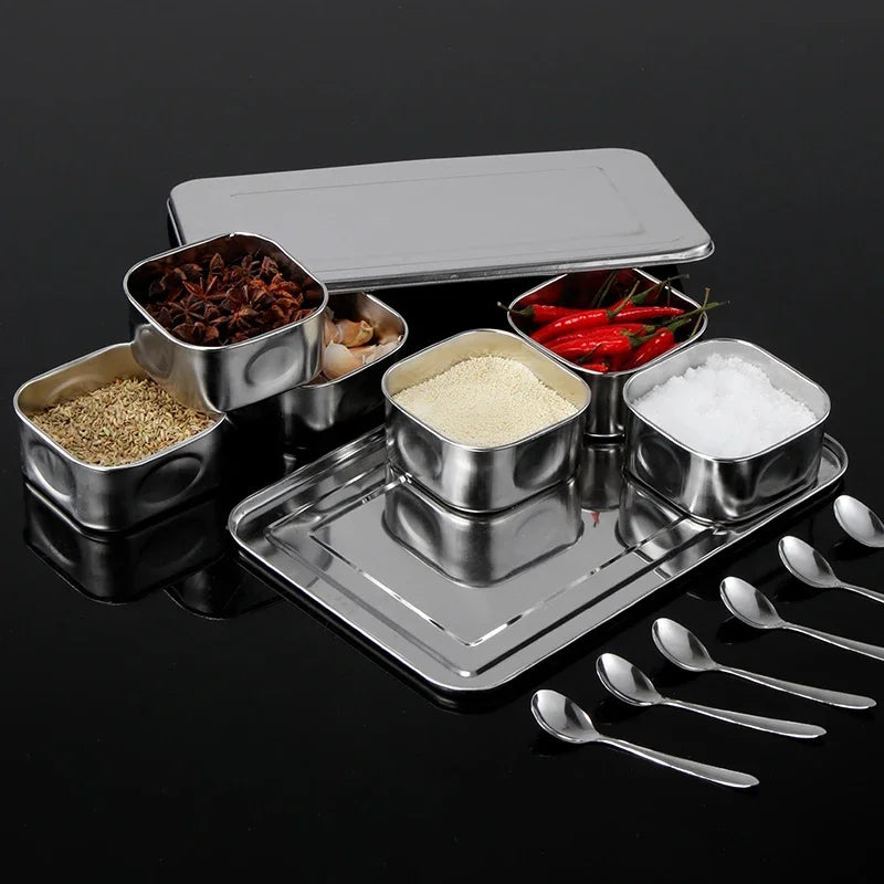 boîtes épices modernes compartiments métalliques cuillères rangement efficace minimaliste cuisine organisée