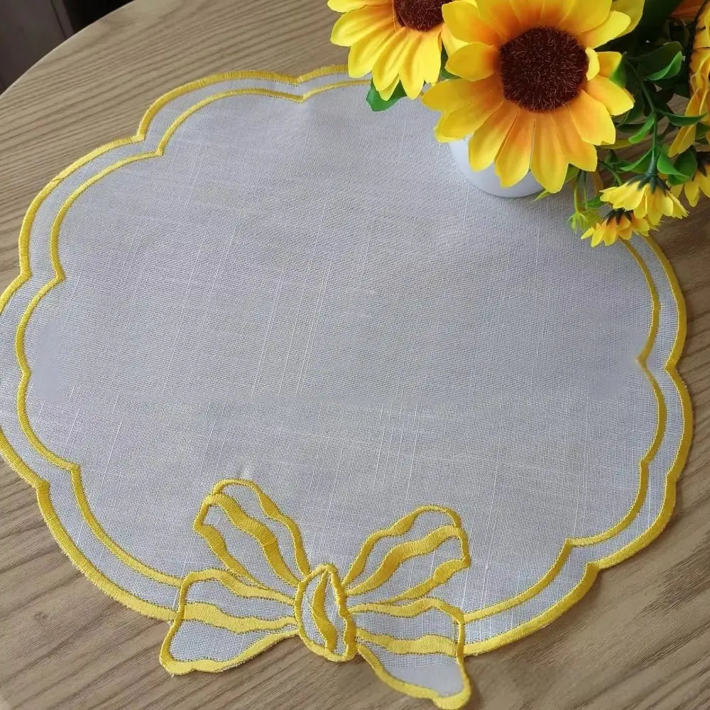 serviette table bleu clair vert rouge classique brodée toile lin bordure ondulée respectueux environnement