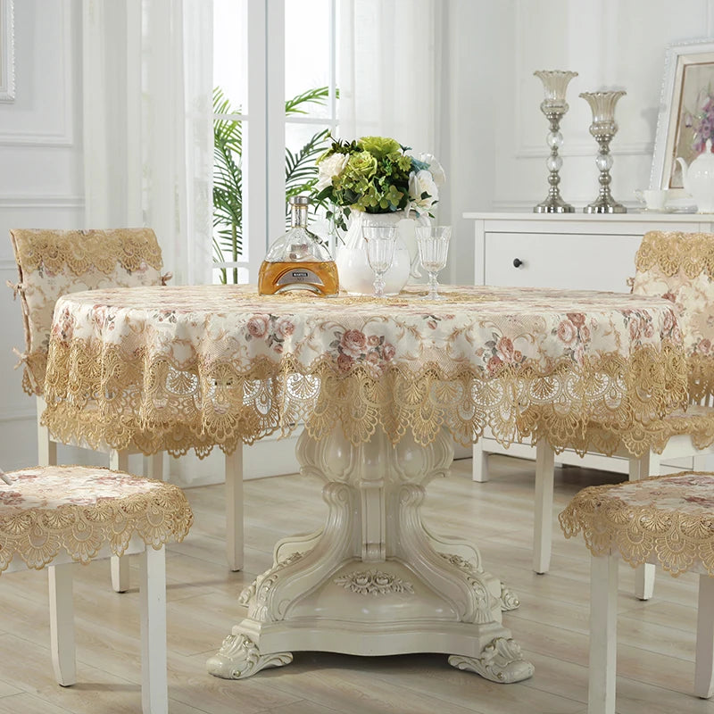 nappe table rectangulaire brodée fleurs roses beige doré bordure dentelle classique romantique