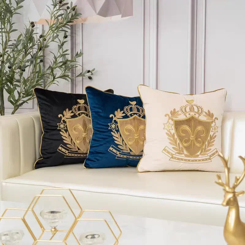 housse coussin brodée doré lys couronne élégante noir bleu marine décorative canapé sofa chambreôtel