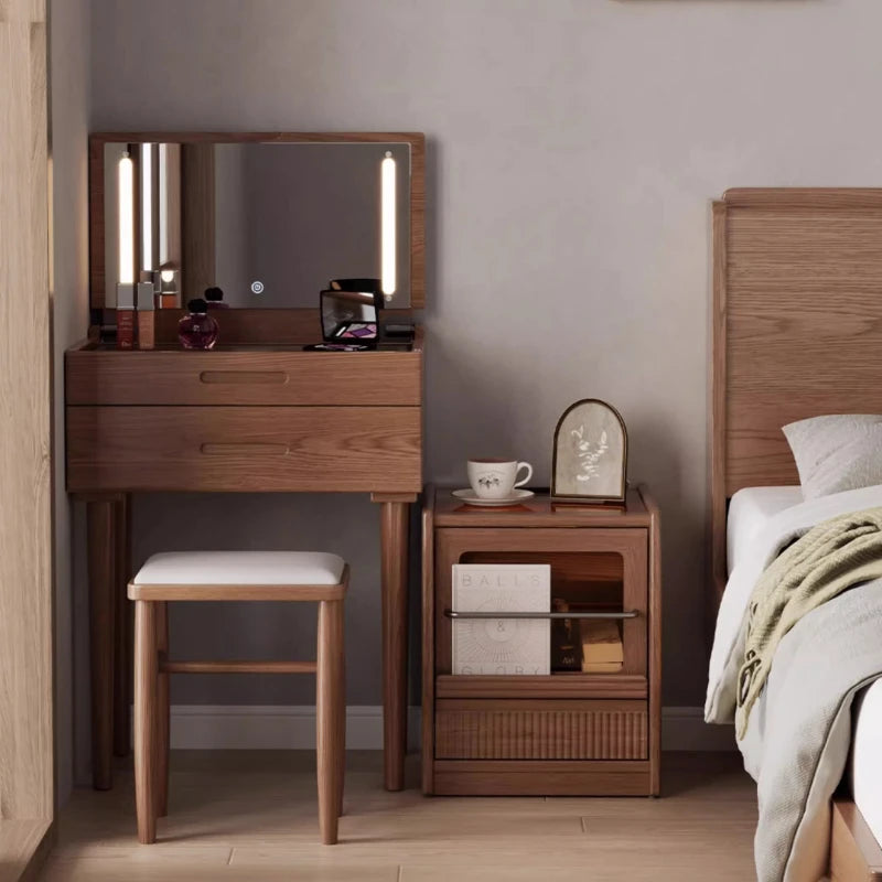 table nuit moderne commode bois marron clair tiroirs verre opaque poignées métalliques chambre coucher