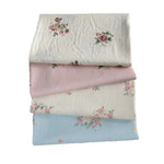 tissu coton blanc rose bleu fleurs vintage romantique biodegradable 160cm