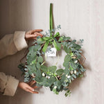 guirlande végétale artificielle vert feuilles ovales fleurs blanches décoration extérieure mariage anniversaire bohème champêtre