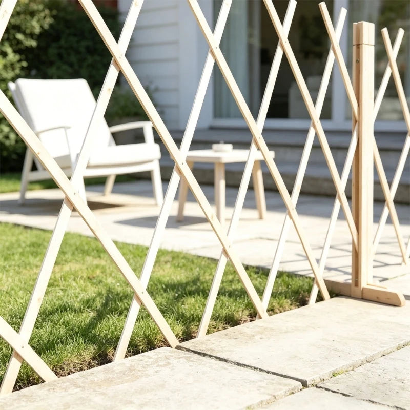 treillis rustique jardin fleurs plantes grimpantes support decoration exterieure aspect bois naturel