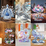 sculpture paon plumes ornements bleus argentés sculpture dragon ailes déployées sculpture loup socle rocheux