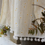 rideau fleuri vintage coton semi transparent pompons beige clair décoration romantique