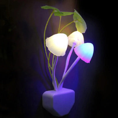 Veilleuse champignon LED blanche avec feuille verte sur mur