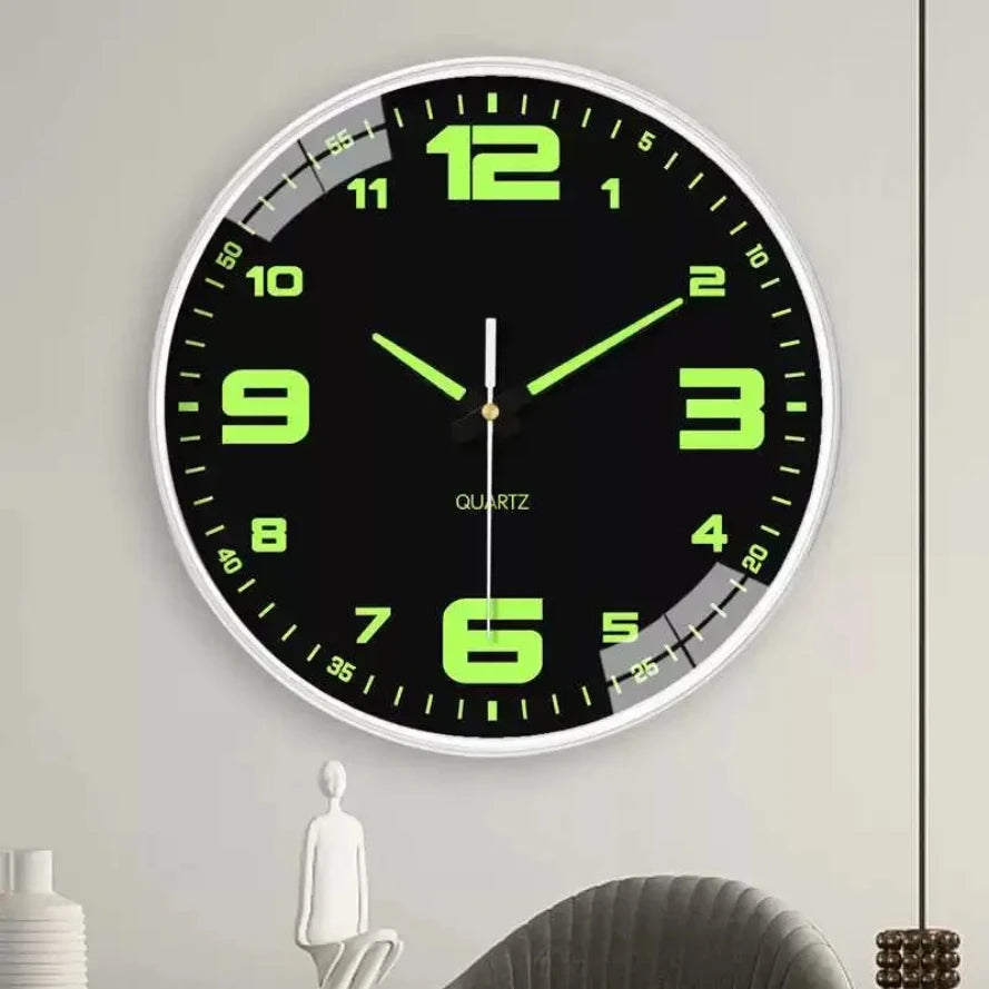horloge murale moderne chiffres vert fluorescent fond noir blanc