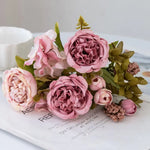 décoration intérieure bouquet fleurs artificielles soie rouge rose blanc modernes élégantes mariage anniversaire chambre
