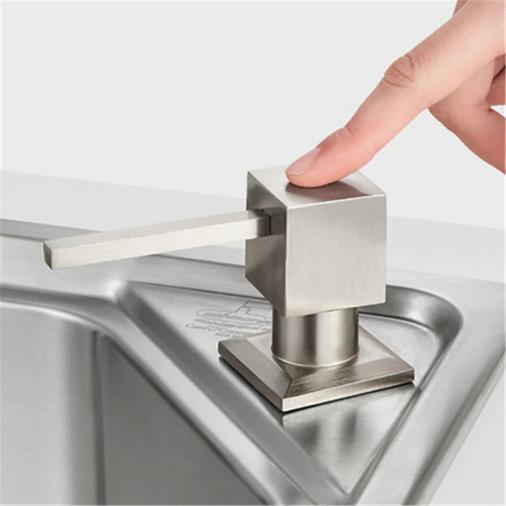 distributeur savon liquide argenté noir moderne fixation bouteille blanc grille taille tuyau transparent bouchon