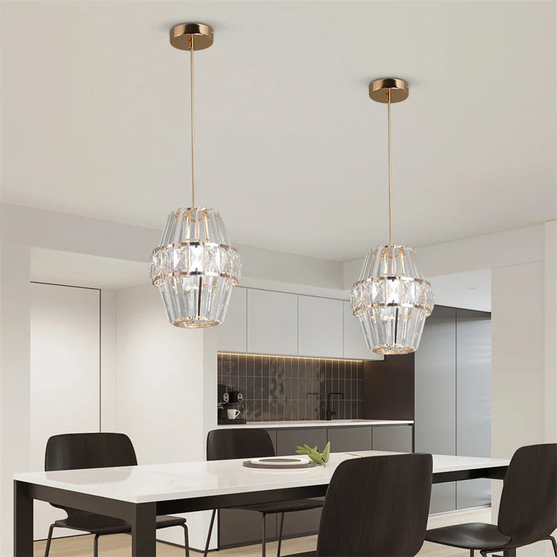 Suspension lumineuse moderne transparente facettes géométriques câble doré élégante chambre salon
