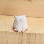 statues animaux ours blanc noir marron clair yeux noirs pattes rouges artisanal moderne