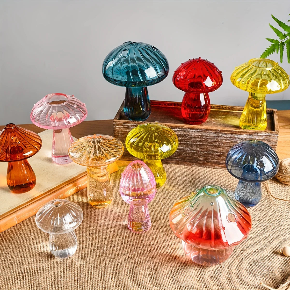 vase moderne transparent champignons colorés orange rouge bleu vert reflets