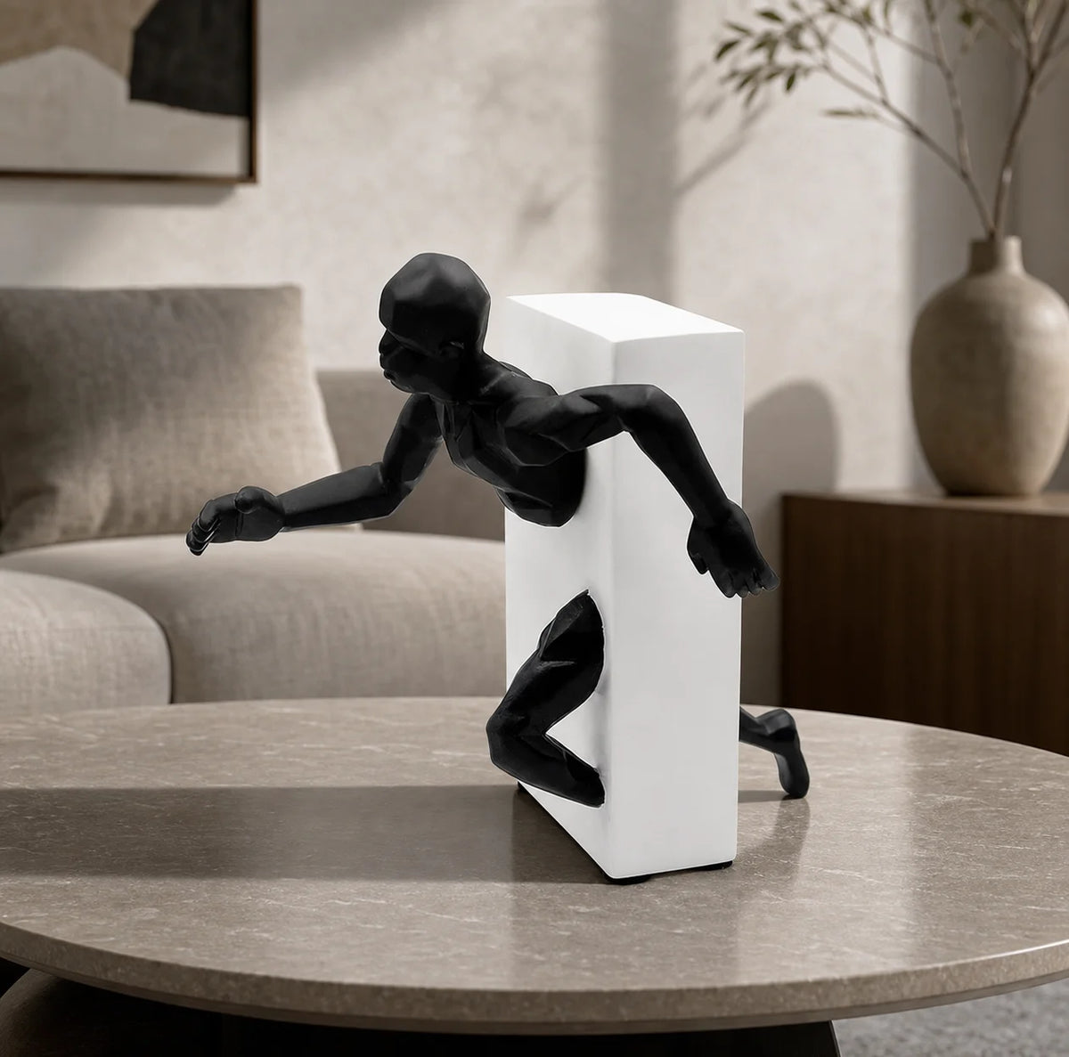sculpture résine moderne homme mouvement noir blanc minimaliste intérieur contemporain decoration