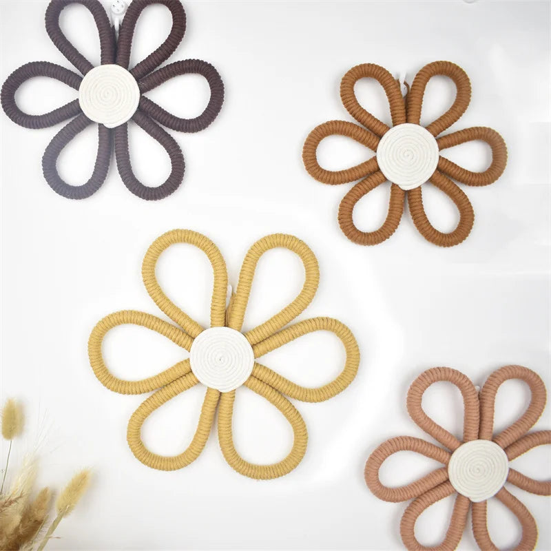 coasters tissus fleurs spirales moderne artisanal gris foncé marron clair beige rose pâle