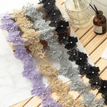 ruban dentelle décoratif fleurs relief élégant rose blanc bleu clair violet gris noir