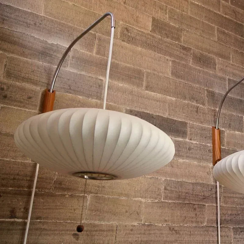 lampe murale moderne blanc bois rayures fixée mur câble électrique interrupteur cuisine chambre coucher