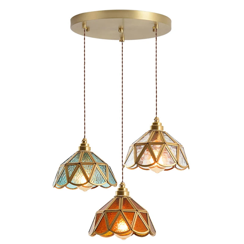 suspension lumineuse verre teinté art deco or marron bleu clair motifs géométriques opacité chaînes