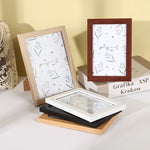 Cadre photo en bois moderne de 6 pouces couleur bourgogne sur table