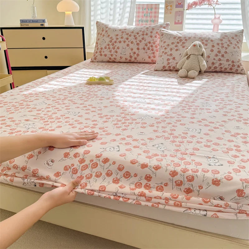 drap housse lit élastique motif fleurs feuilles beige bleu clair classique romantique coton