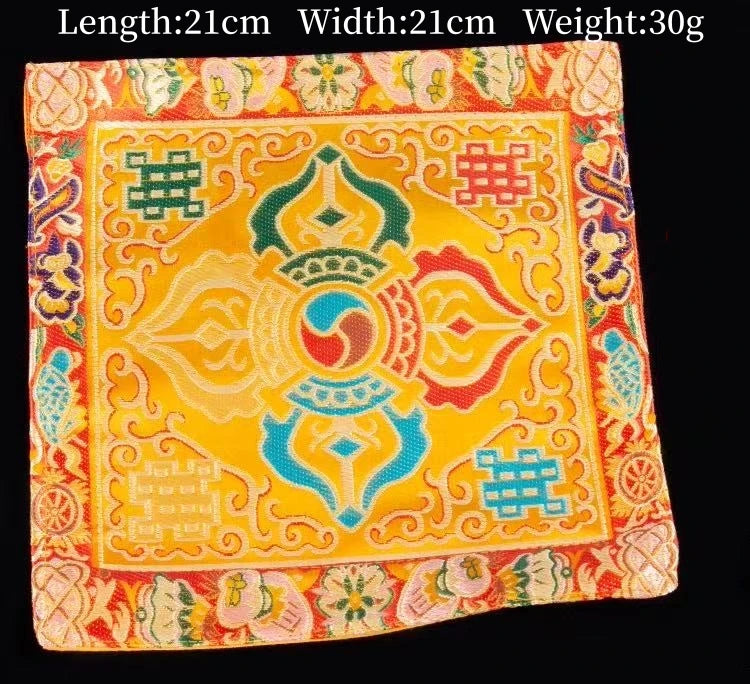 serviettes traditionnelles multicolores brodées motifs floraux géométriques opaques