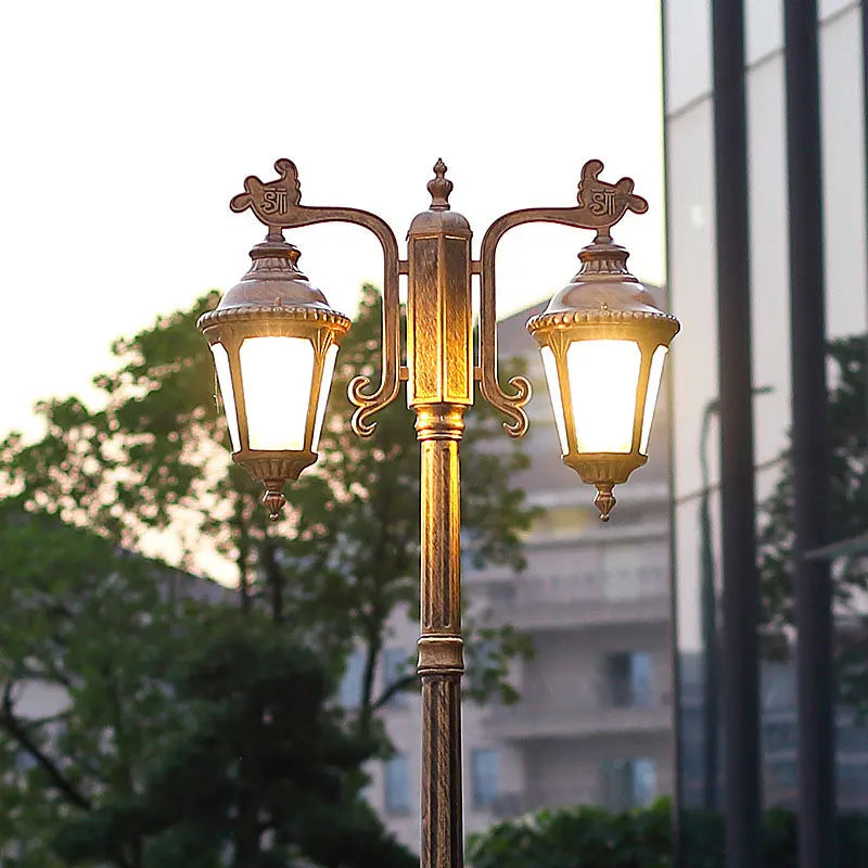 lampe rue extérieure led verre opalin classique ornements métalliques deux lampes ip65 flux lumineux