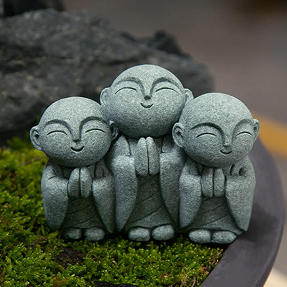 statuettes zen pierre naturelle gris vert texture granuleuse artisanal decoration exterieure intérieure figure bouddhisteposição
