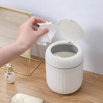 poubelle moderne plastique blanc rayures verticales opacité durable chambre coucher