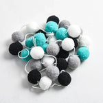 guirlande pompons rose bleu blanc moderne décoration anniversaire enfant velours chambre festive