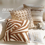 taies d'oreiller patchwork moderne motifs brodés couleurs variées géométriques fleurs beige marron noir blanc