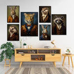 Un ensemble d'illustrations de différents animaux anthropomorphiques habillés en costume, créant une ambiance élégante et whimsique dans cette pièce.