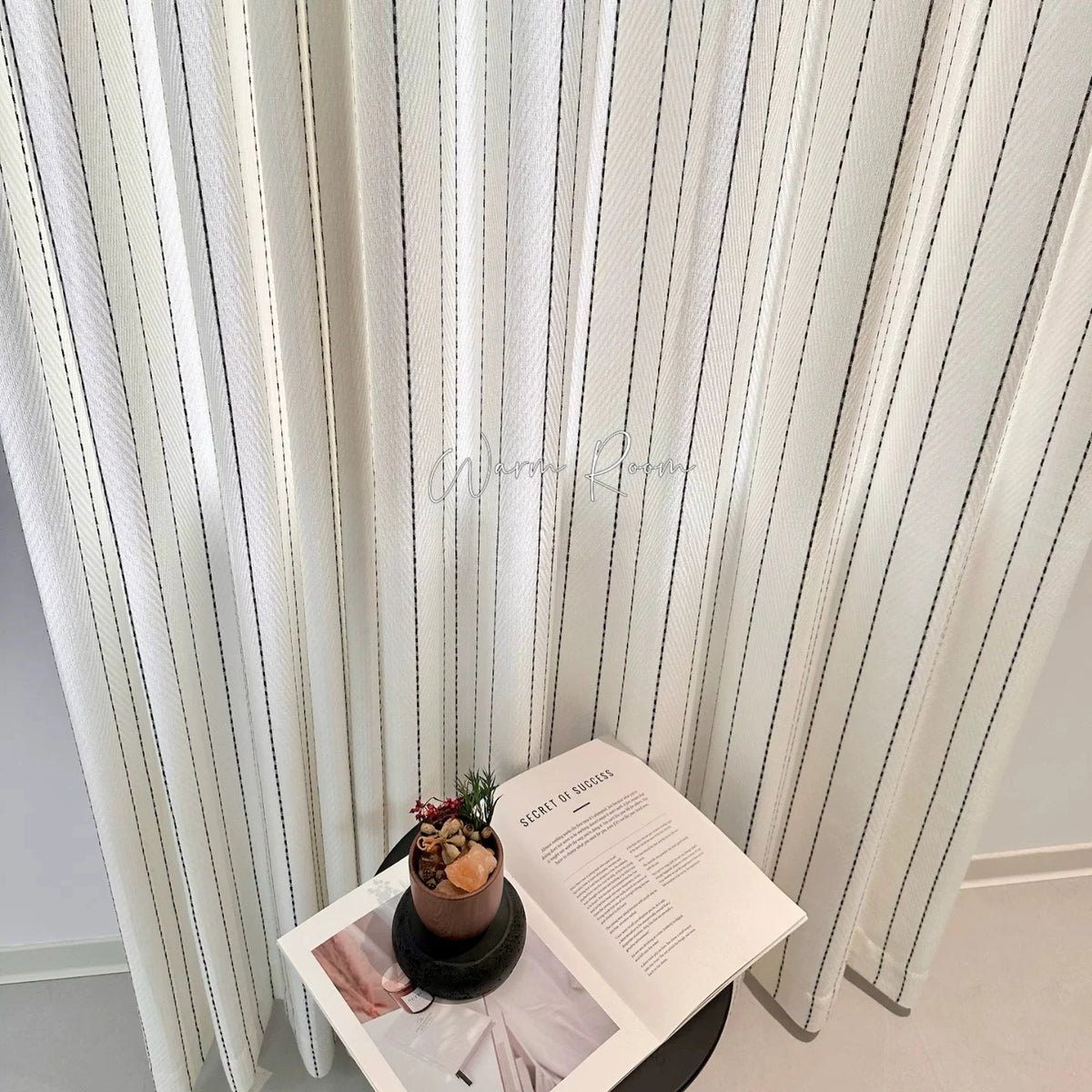 rideau polyester résistant rayures noires blancs moderne chambre salon opaque inclusion grommets crochets