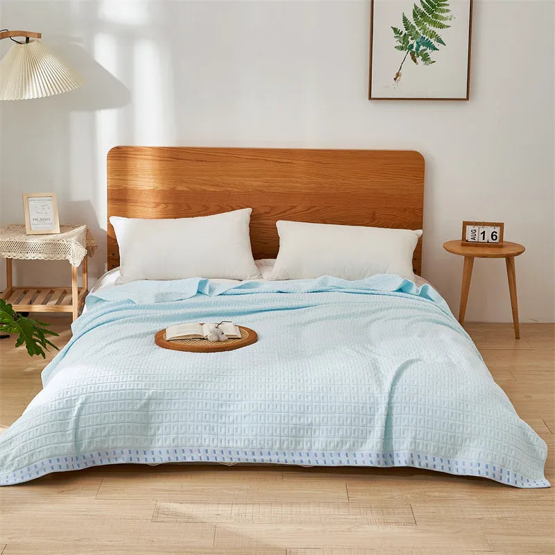 couverture coton bleu gris rose moderne plaid motifs carrés bordure texturée été hiver portable