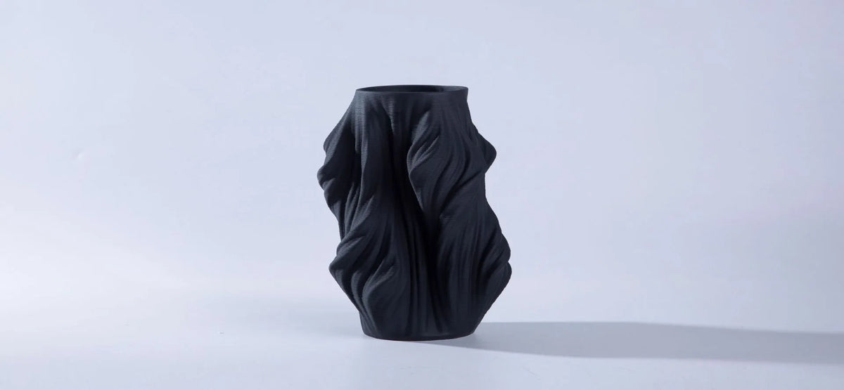 Vase contemporain porcelaine blanche noire bleue plissé moderne simple decoration table