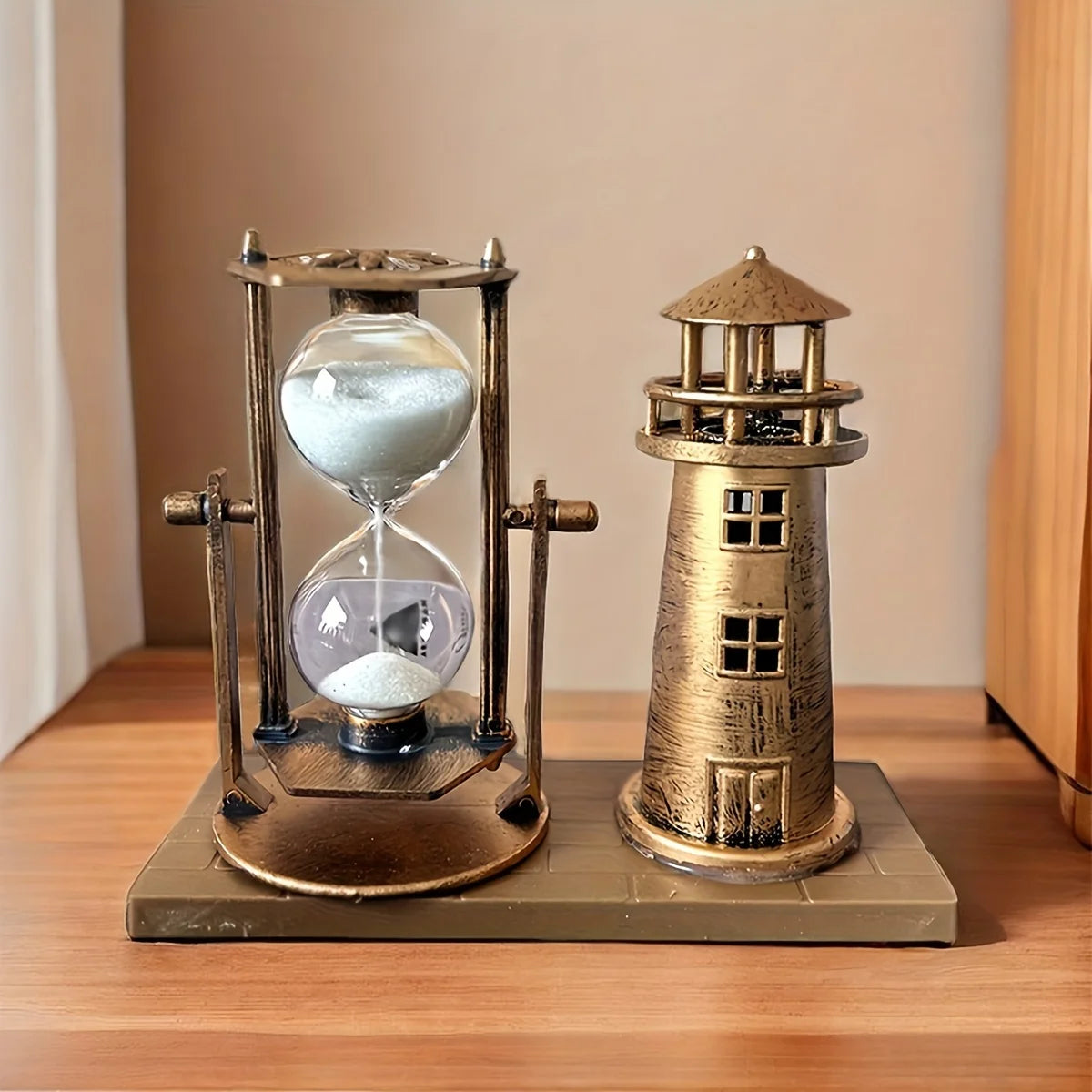 horloge sable phare décoratif vintage rétro objet dcoration doré finement détaillé transparent