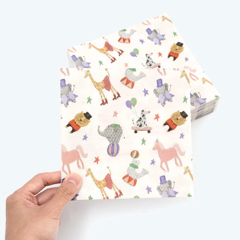 serviettes jetables animaux fête anniversaire colorées cartoonesques papier 50 pièces éléphants girafes chevaux motifs