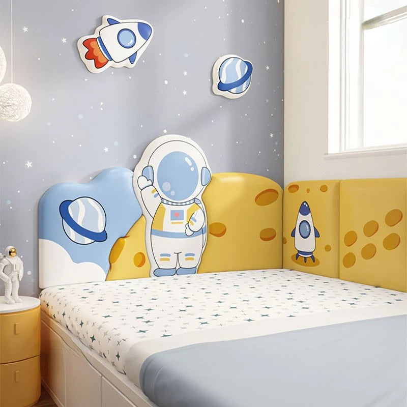 Détail du design de dessin animé astronomique sur le panneau mural tête de lit
