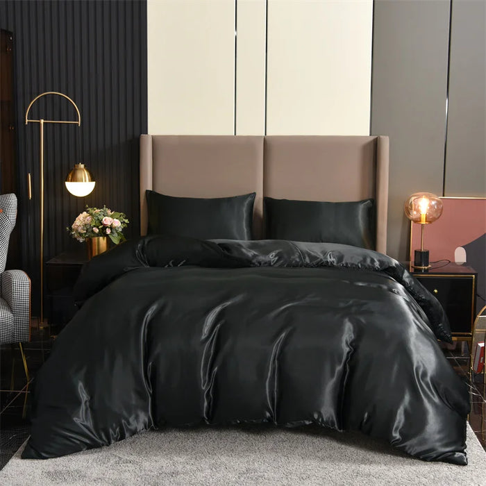 Housse de couette satin noir luxe sur lit queen