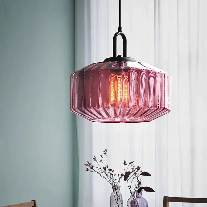 lampe suspendue verre cannelé ambre verte rose moderne minimaliste filament apparent
