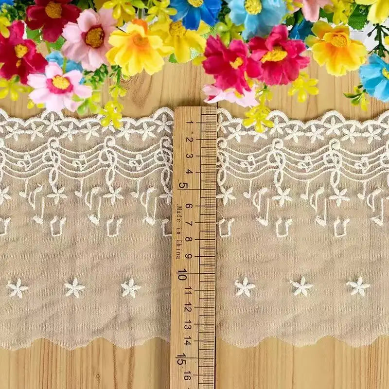 ruban dentelle blanc notes musicales fleurs bordure ajourée classique romantique polyester coton 14cm 5mètres