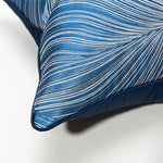 housse coussin carré contemporain motif feuilles dorées bleu marine polyester adhésif decoration maison 30x50cm