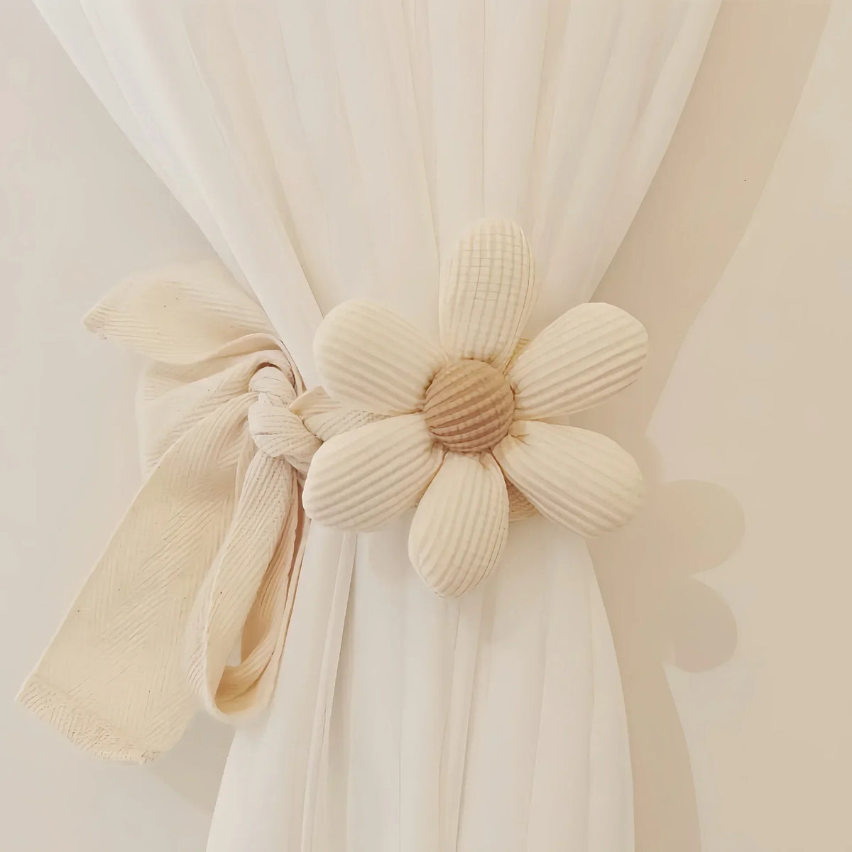 bracelets rideau crochetés fleur rustiques accessoires fenêtres beige clair foncé horizontal