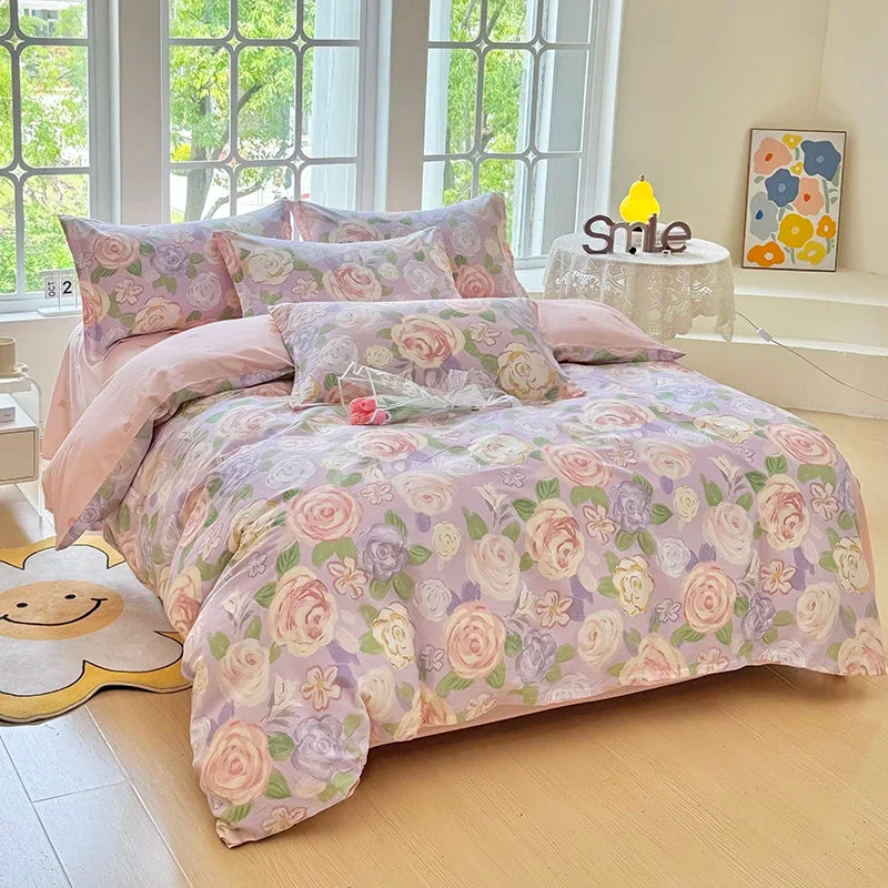 Housse de couette en coton couleur bourgogne dans une chambre décorée