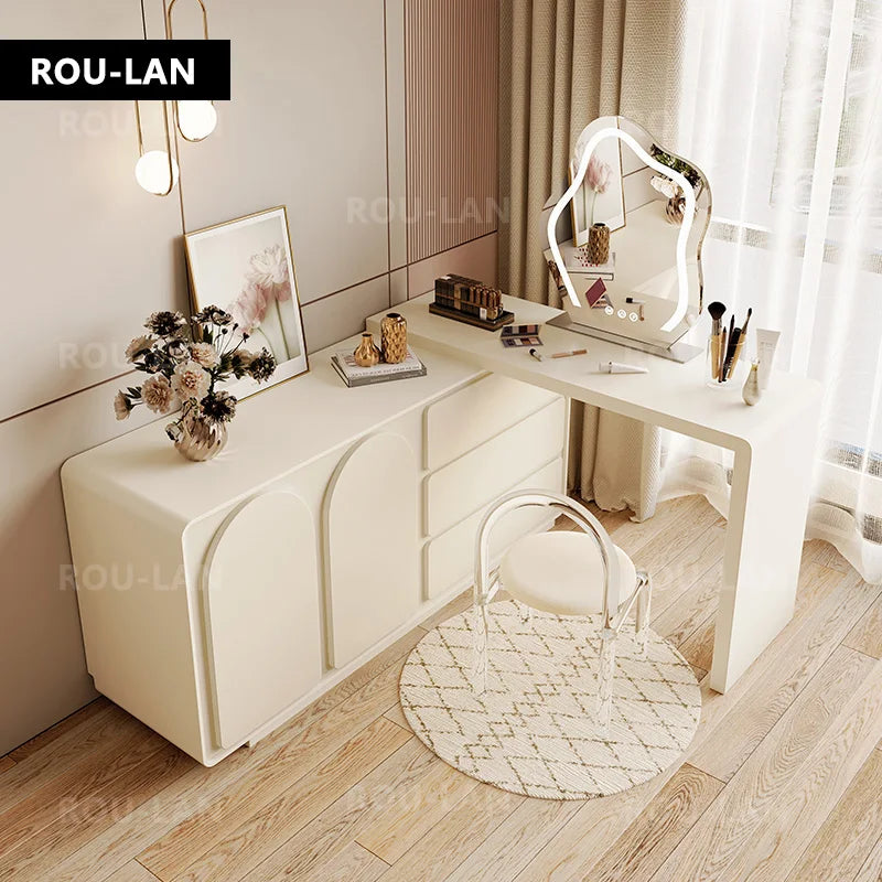coiffeuse moderne minimaliste miroir rangement tiroirs blanc crème table maquillage tabouret tapis sculptures