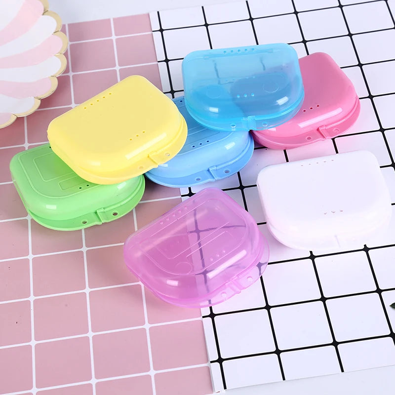 boîte pilules moderne vert bleu rose jaune blanc violet mat plastique hygiène buccale stockage