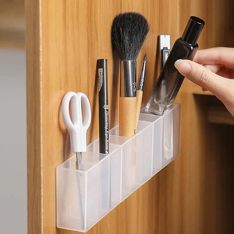 rangement mural transparent bois clair adhésif compartiments pinceaux maquillage ciseaux applicateursstylos flacons minimaliste