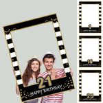 Cadre photo anniversaire en papier gris clair avec accessoires photo