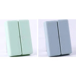 boîte pilules hebdomadaire compartiments couleurs pastel croix blanche moderne pratique