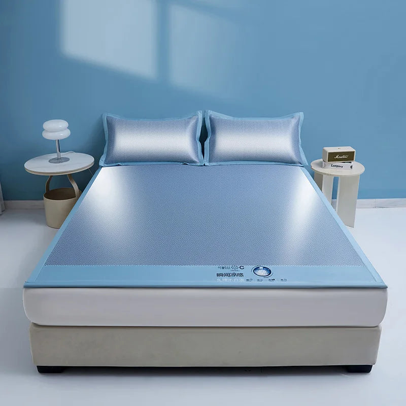 housse matelas rafraîchissante bleu clair motif rayures diagonales taies d'oreiller modernes