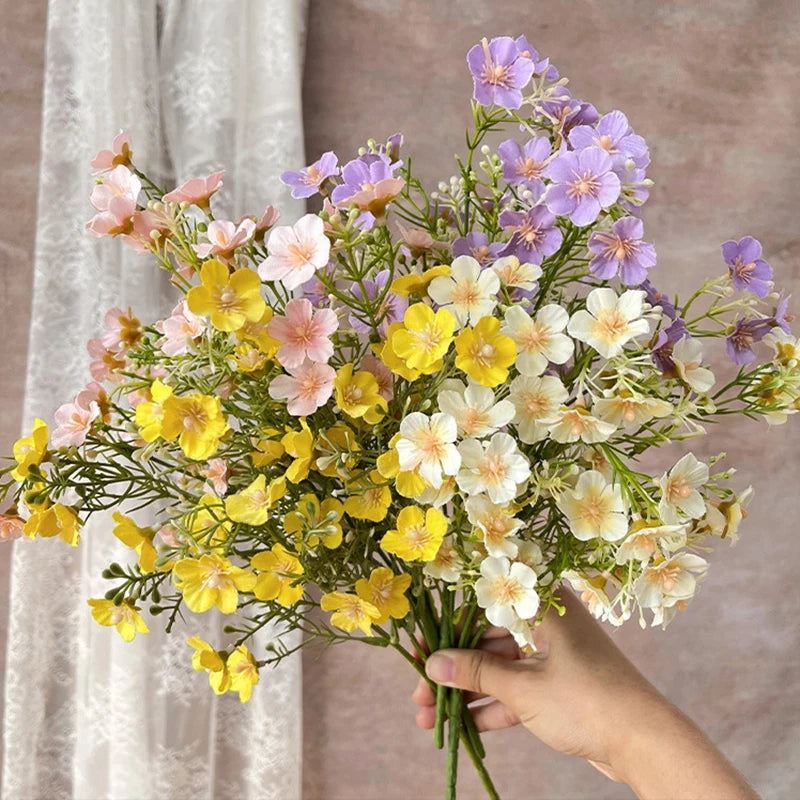 bouquet fleurs artificielles mariage pot bois rustique décoration intérieure fleurs roses jaunes blanches
